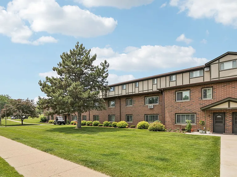 Woodfield Heights Apartments — Photo 56