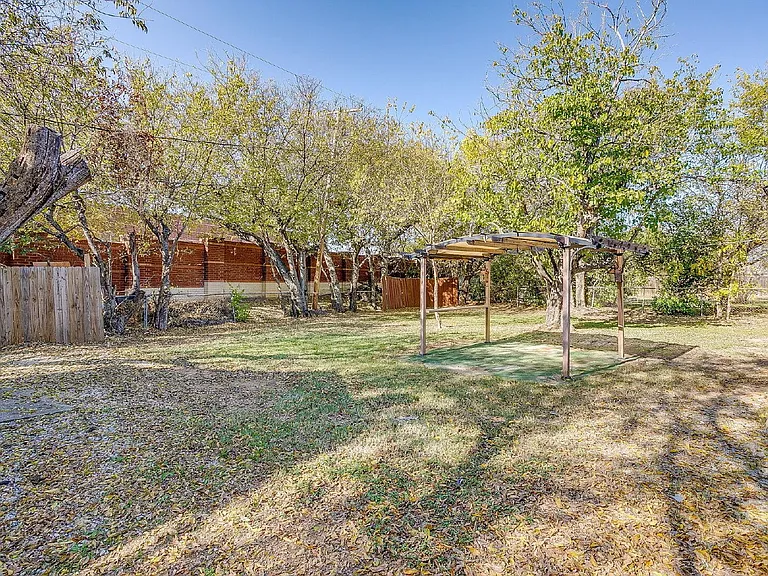 521 Mesquite Ave N — Photo 39