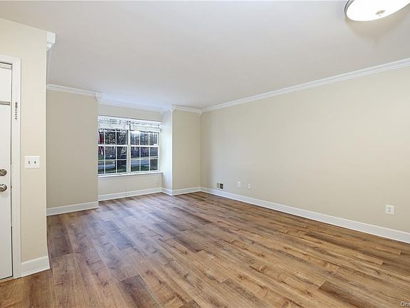 4th image of 24 Clara Ct