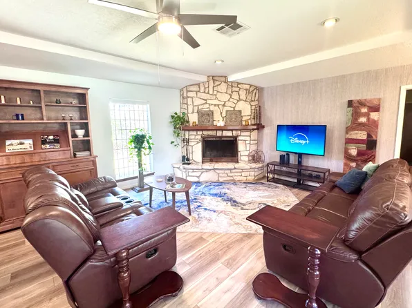 777 East Dr, Beaumont, TX 77706