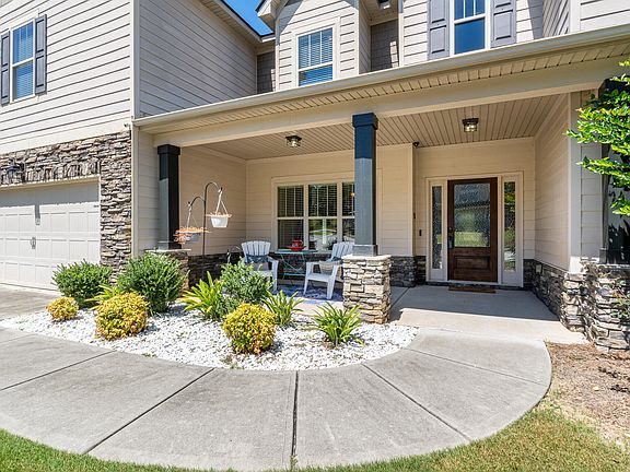 3rd image of 304 Faldo Court