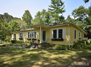 1115 Willow Rd, Hendersonville, NC 28739