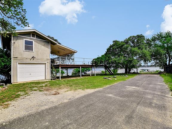 2nd image of 1804 Blue Cat Ln