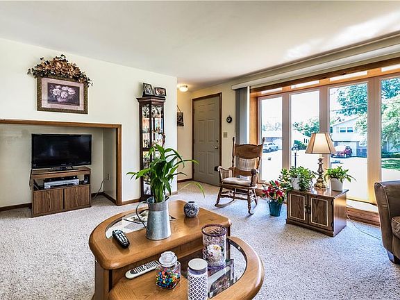 4th image of 5832 Sutton Dr