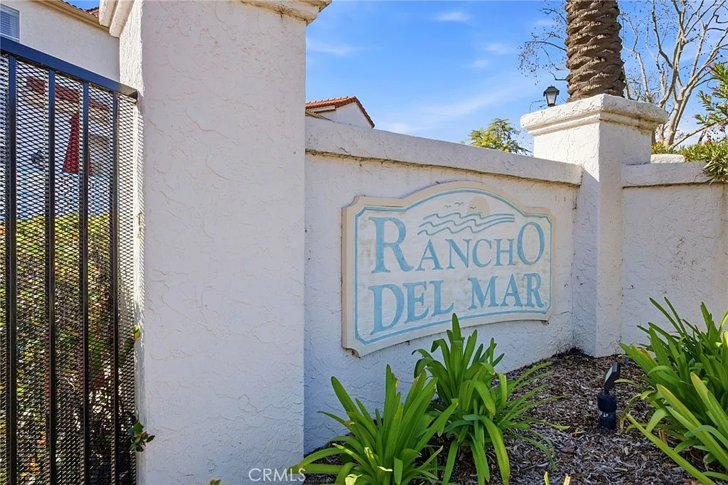3 bed, 2.5 bath, 1311 sqft, $3,150 — Photo 1