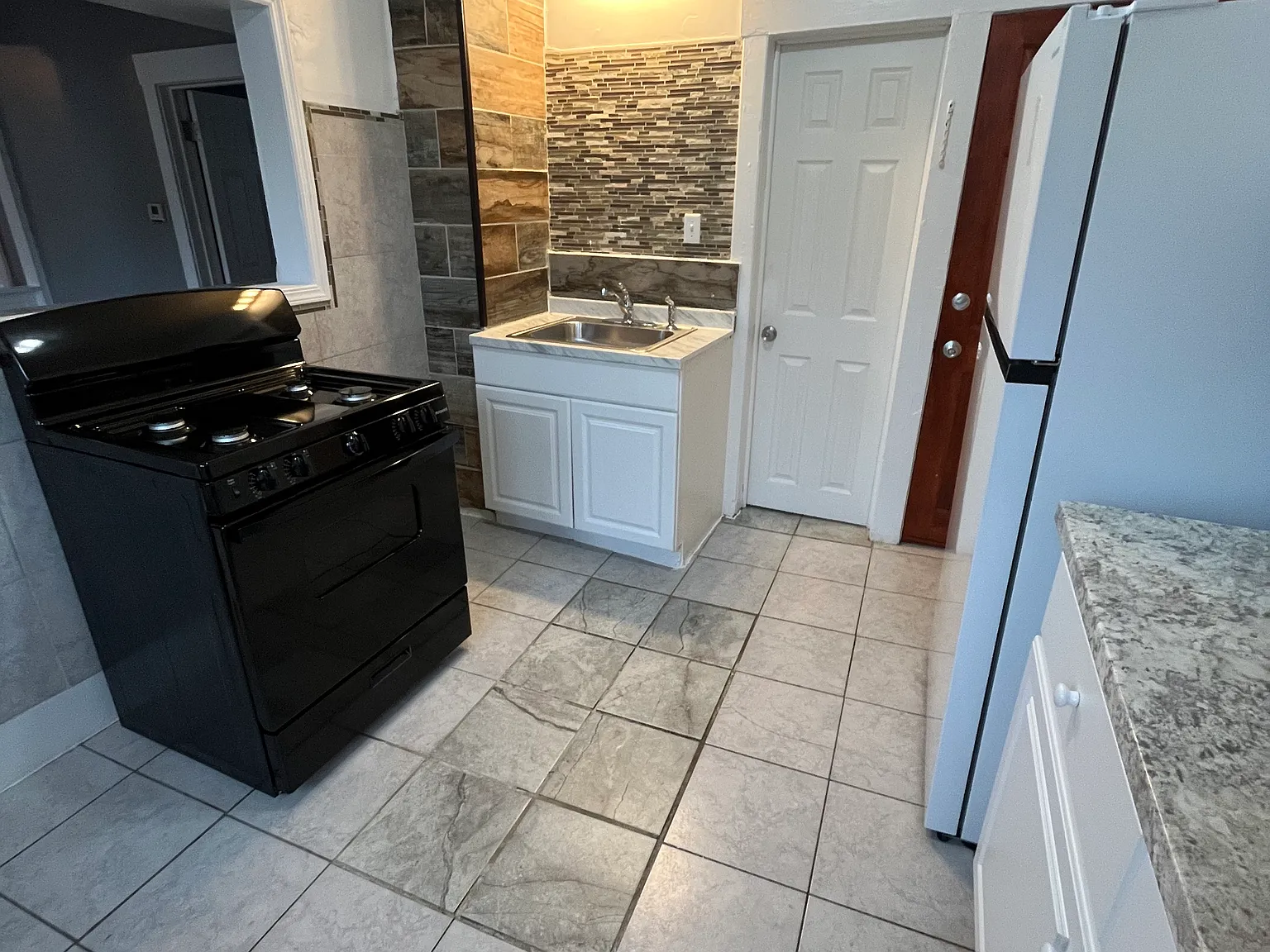 2 bed, $1,200 — Photo 2