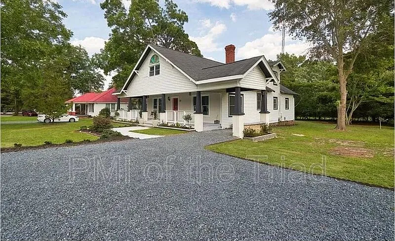 3 bed, 3.0 bath, 2440 sqft, $2,500 — Photo 1