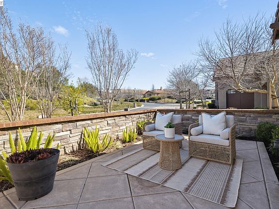 3rd image of 73 Stonebrae Rd