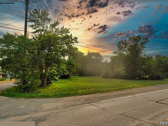 5th image of 5666 Auburn Rd