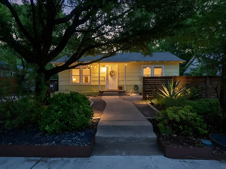 1806 Justin Ln #A — Photo 3