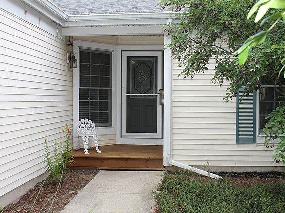 2nd image of 3334 Golfview Dr NW