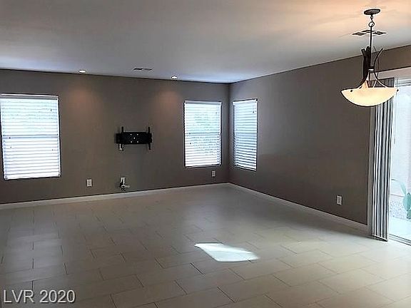 4th image of 192 Gilliflower Ave