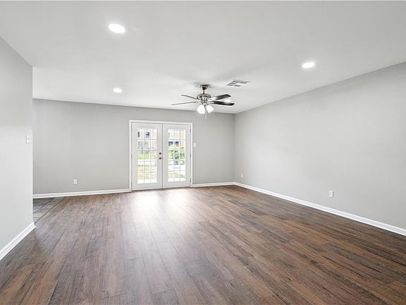 3rd image of 241 W Oakland St