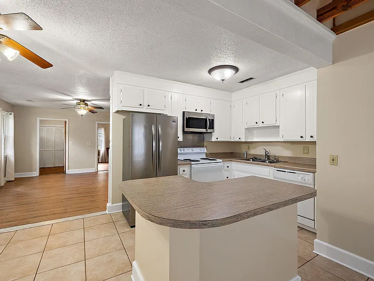 13 Joyce Ave — Photo 15