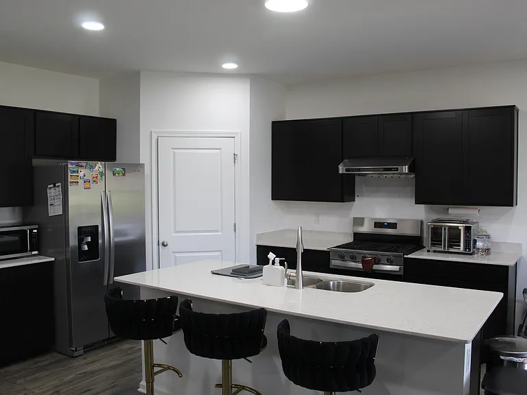 2068 Quail West Dr — Photo 2