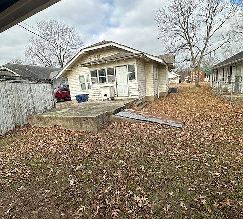 5th image of 619 N Hinckley St
