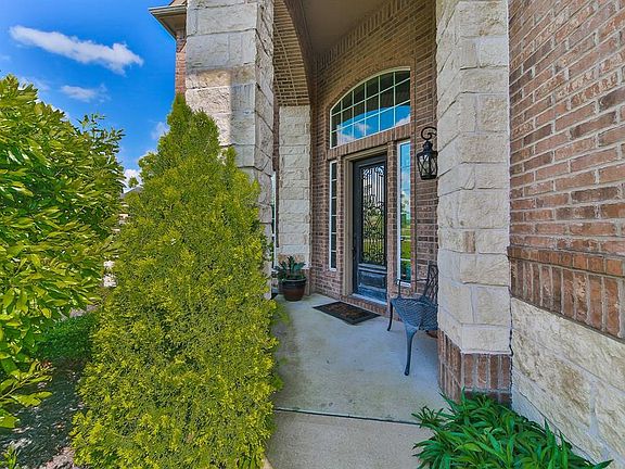 3rd image of 8518 Den Oak Dr