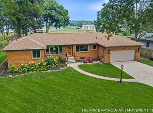 4166 Highgate Rd, Norton Shores, MI 49441