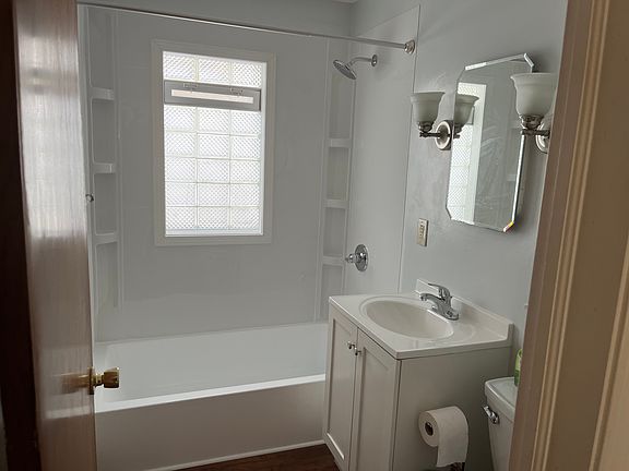 2nd image of 1934 26th St #Up