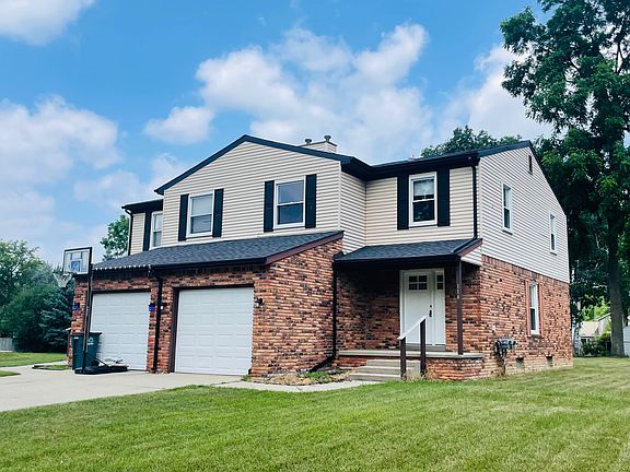 2nd image of 116 Regents Dr #116