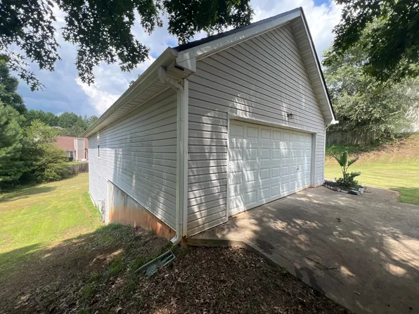 729 Fletcher Dr, Winder, GA 30680
