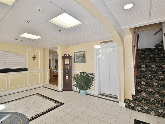 5th image of 807 8th St Unit 503