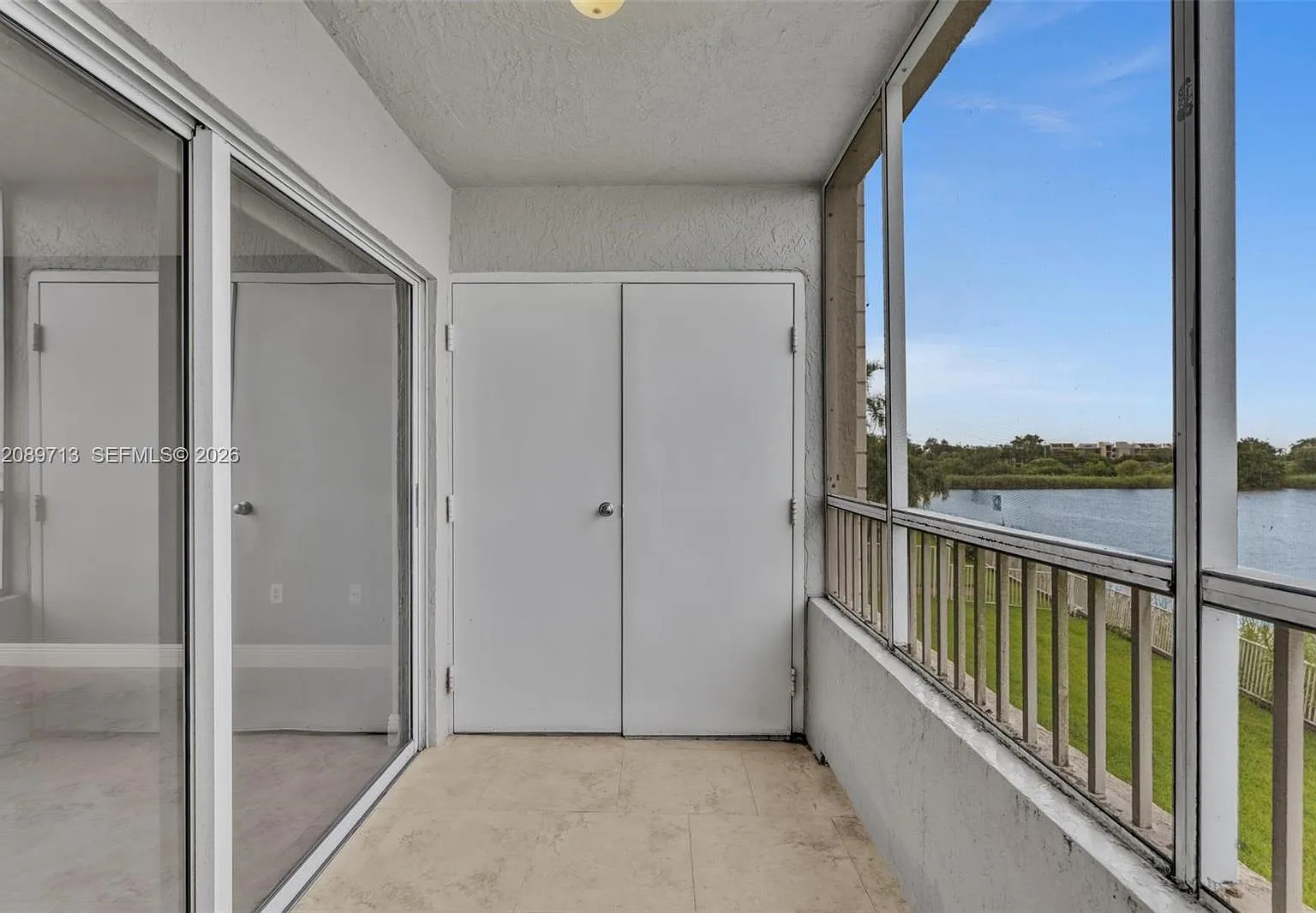 Lakeview Club Condo — Photo 4