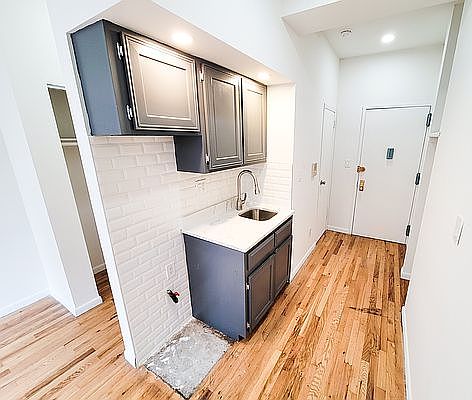 3rd image of 2335 1st Ave #4R