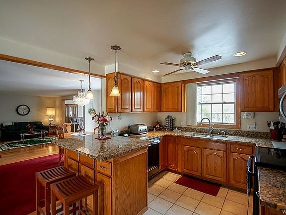 3rd image of 133 Jeffrey Dr