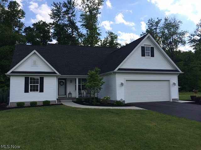 1st image of 117 Kingston Ct NE