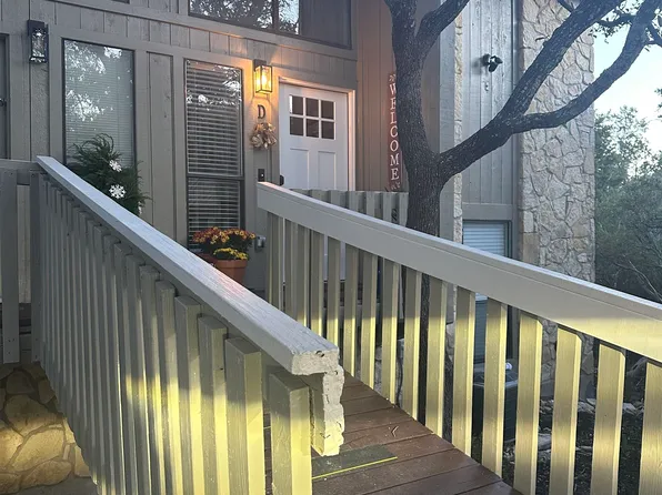 801 Grassy Knoll, Horseshoe Bay, TX 78657-000