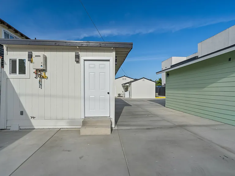 4286 1/2 Marlborough Ave — Photo 5
