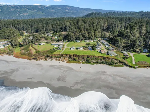 644 Shore Ln, Trinidad, CA 95570