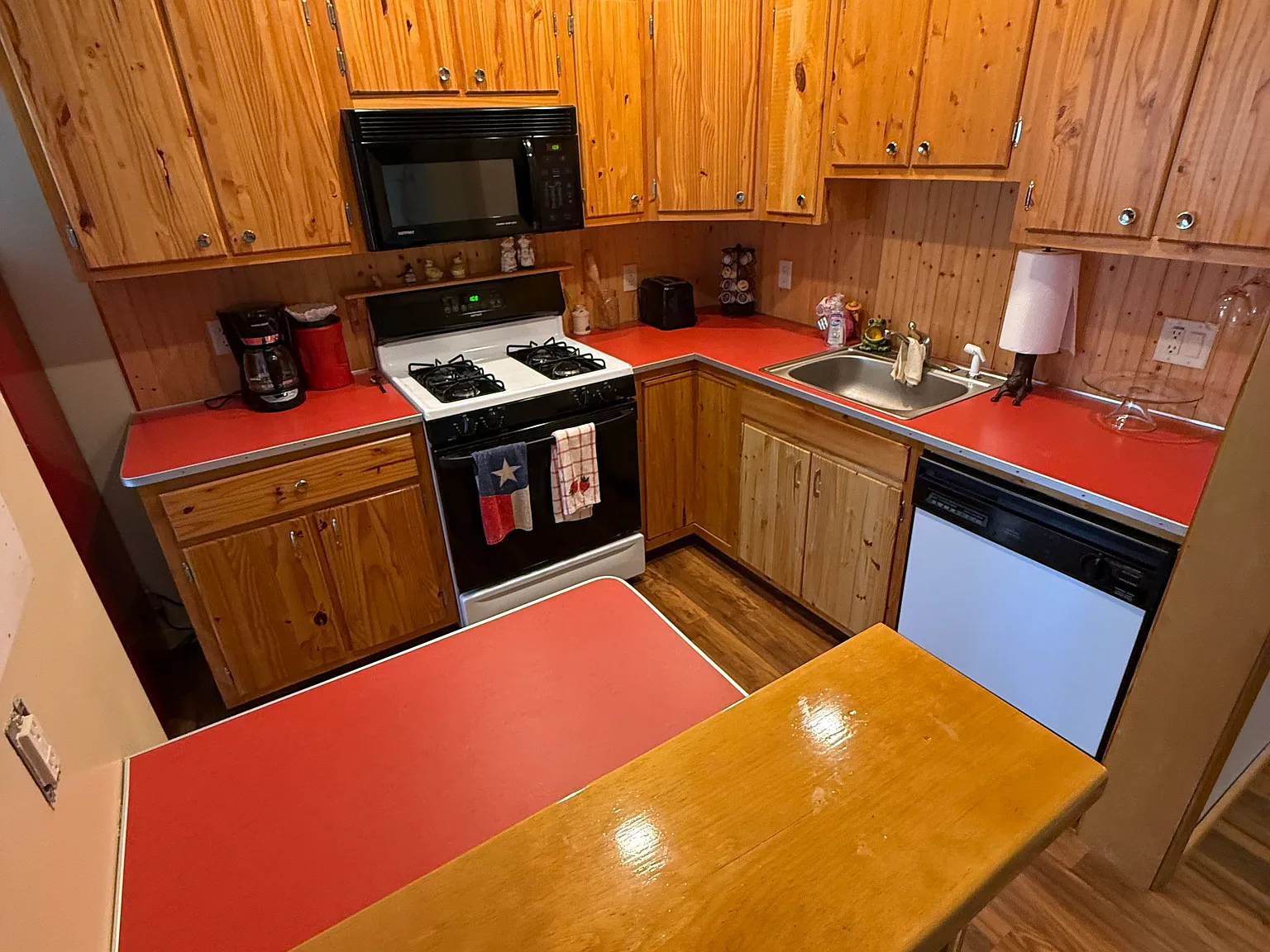 1 bed, 950 sqft, $1,800 — Photo 3