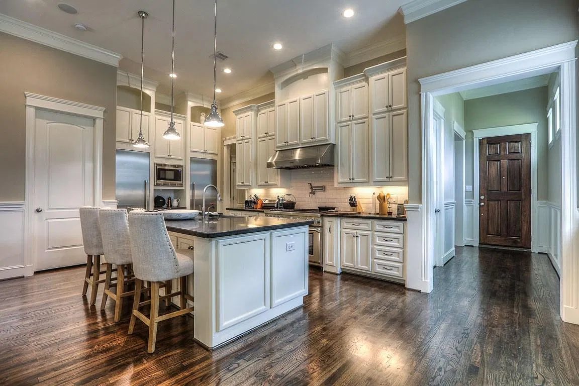 3 bed, 2.5 bath, 2900 sqft, $5,600 — Photo 1