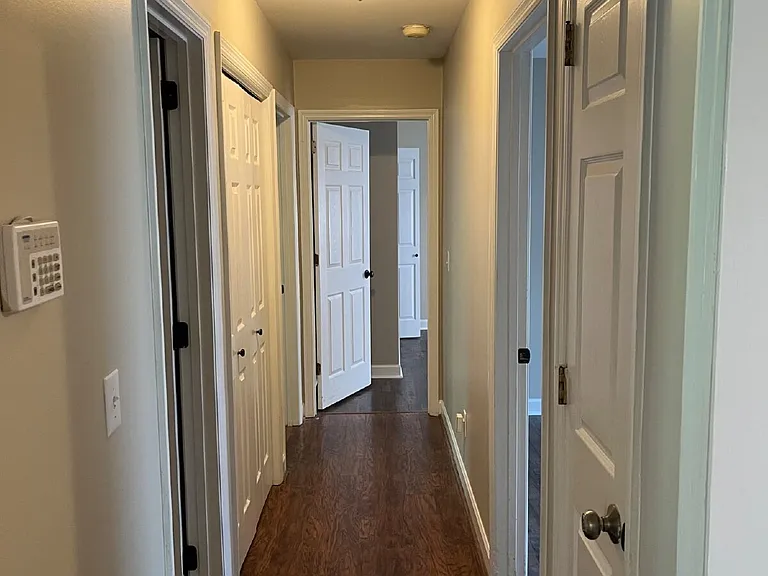 2811 Sutherland Dr — Photo 12