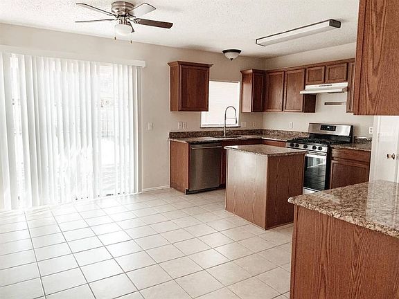 5th image of 304 Charleston Dr