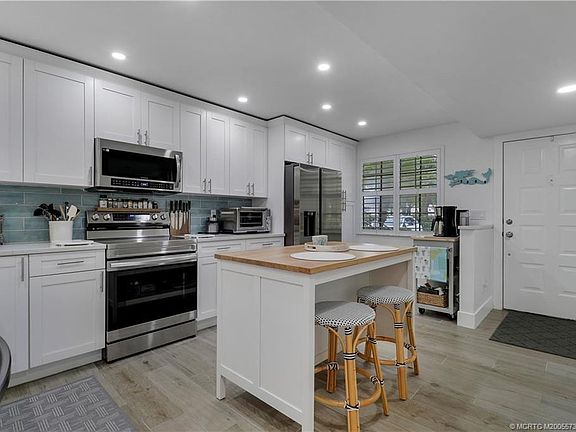3rd image of 1001 Keystone Dr N Unit A
