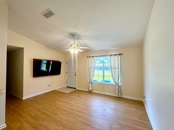 3rd image of 27 Pirates Cove Ln