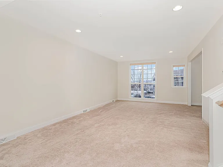 542 Rayburn Ct — Photo 25