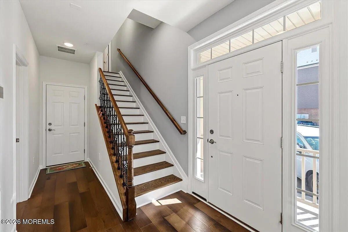3 bed, 3.5 bath, 2000 sqft, $4,800 — Photo 3