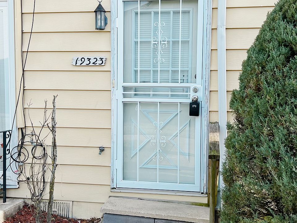 1st image of 19323 Oakwood Ave #19323