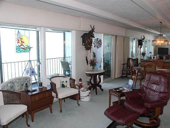 4th image of 103 W Dixon Ave APT 409