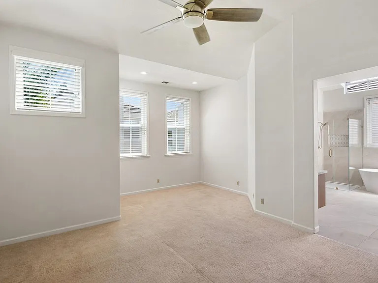 4 Mandalay Ct — Photo 15