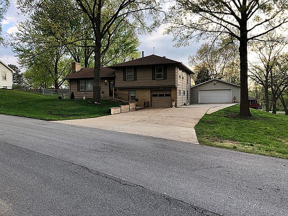 3rd image of 2806 S Berry Ave