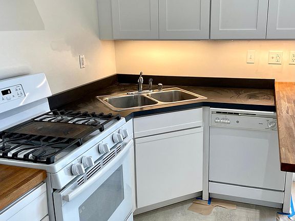 5th image of 2033 22nd St