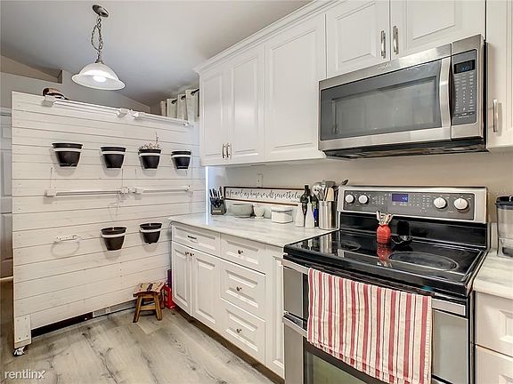 3rd image of 170 Winding Cove Ave