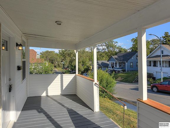 3rd image of 4276 Binney St
