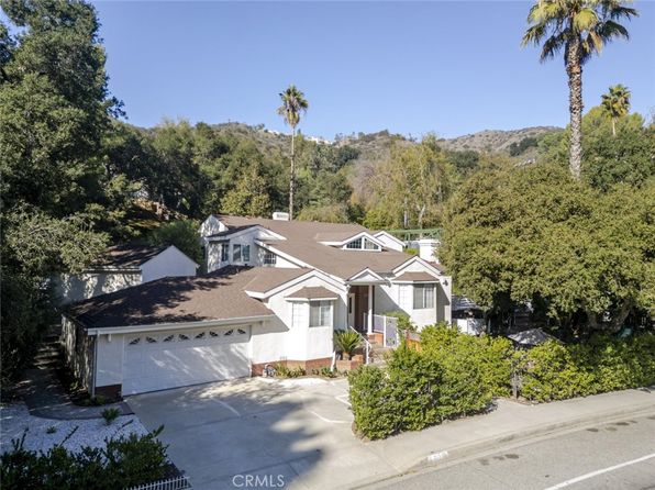 2255 E Chevy Chase Dr