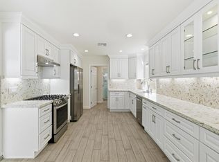 18600 Cantara St, Reseda, CA 91335